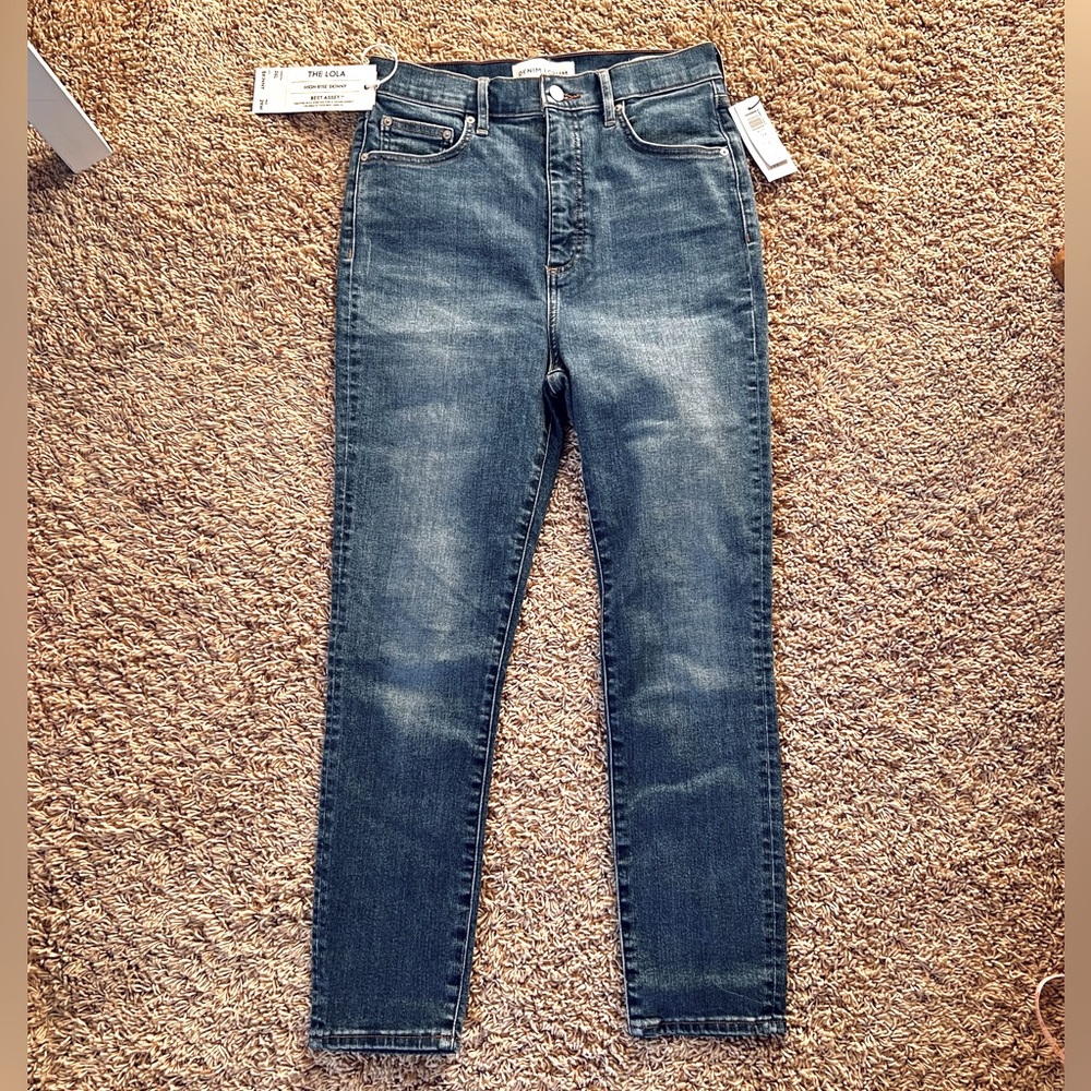 NWT Aritzia Denim Forum Lola High Rise Skinny Jean. Size 29. Length 26L